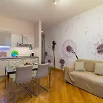 Apartment Elegant Flat At Municipio By Napoliapartments