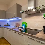 Apartment Elegant Flat At Municipio By Napoliapartments