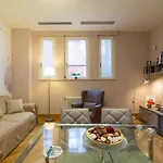 Elegant Flat At Municipio By Napoliapartments Neapel