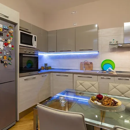 Elegant Flat At Municipio By Napoliapartments Appartement *