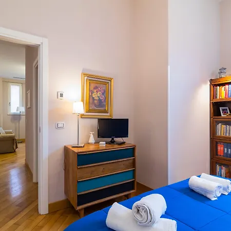 Elegant Flat At Municipio By Napoliapartments Apartment Neapel