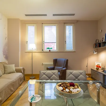 Elegant Flat At Municipio By Napoliapartments Apartment