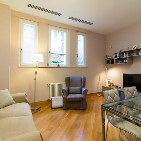 Elegant Flat At Municipio By Napoliapartments