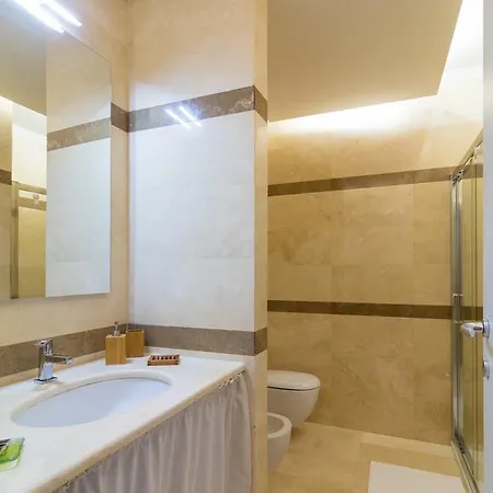 Appartement Elegant Flat At Municipio By Napoliapartments Napels