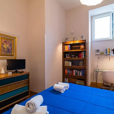 Elegant Flat At Municipio By Napoliapartments Napels