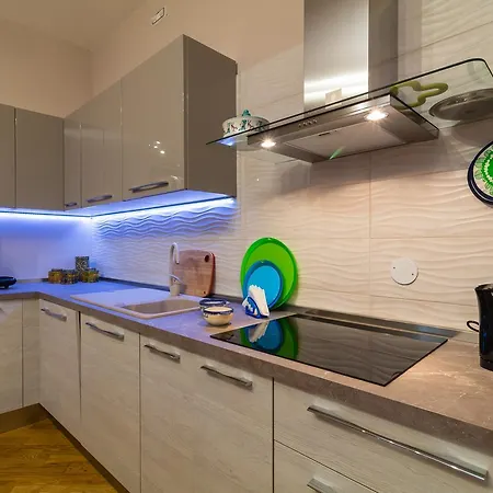 Elegant Flat At Municipio By Napoliapartments * Napels