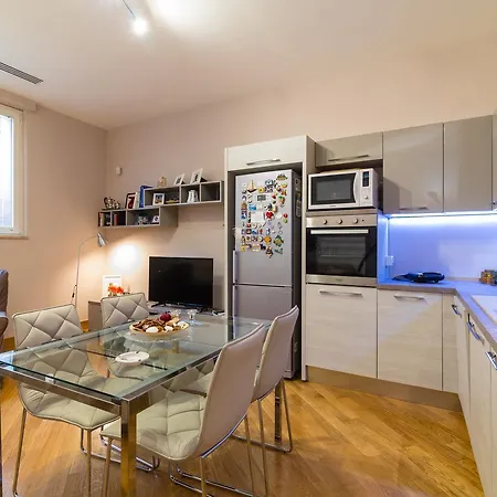 Appartement Elegant Flat At Municipio By Napoliapartments Napels